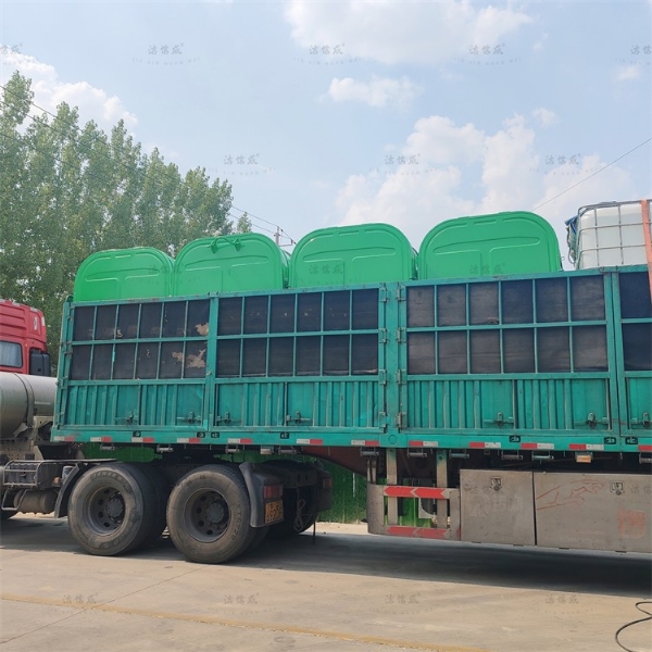 4个勾臂垃圾箱发往陕西省汉中市